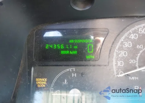 2005 Lincoln Town Car Signature Limited z USA, uszkodzony, nr VIN 1LNHM82W05Y670675